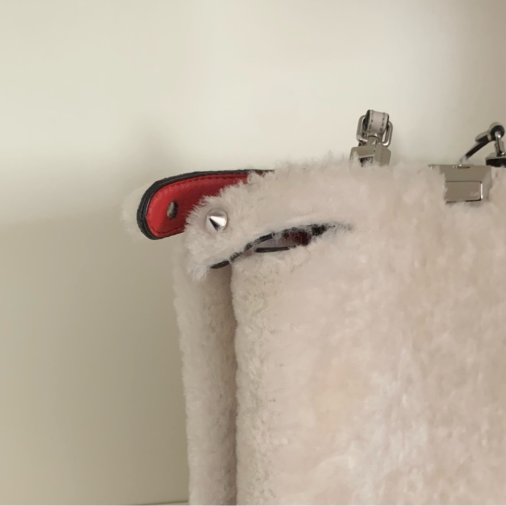 Hold Fendi shearling peekaboo bag - Picture 6 of 16